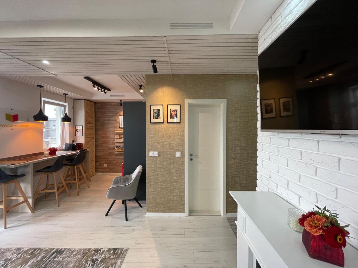 Voyage Cubic Adults Only Lejlighed Sibiu Eksteriør billede
